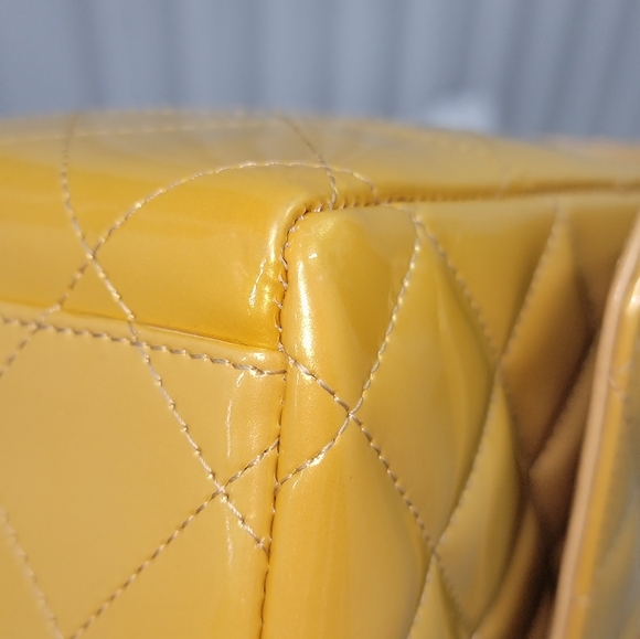 AuthenticCHANEL Jumbo XL single classic flap in a Creamy Gold patent leather ✨️ - Picture 15 of 17